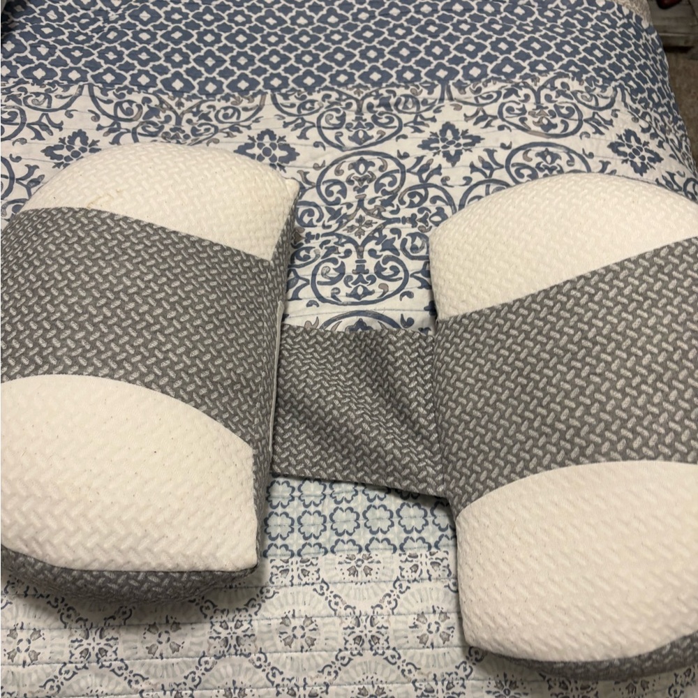 Momcozy pregnancy pillow